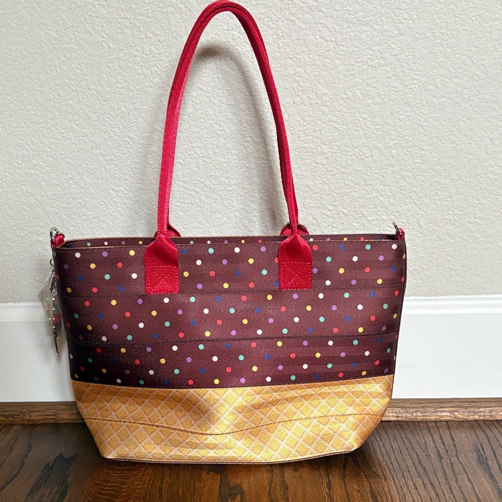 Harveys Seatbelt Mini Streamline Tote - Sprinkles Sundae - Picture 3 of 5